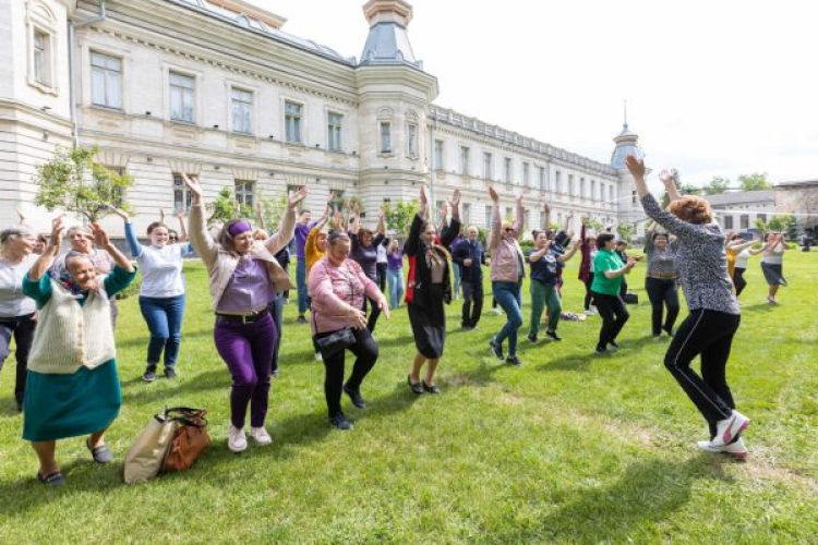 В десяти районах Молдовы реализуют программу активного старения.