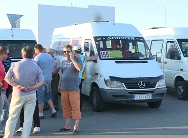 Забастовка водителей маршруток №155 началась накануне вечером.