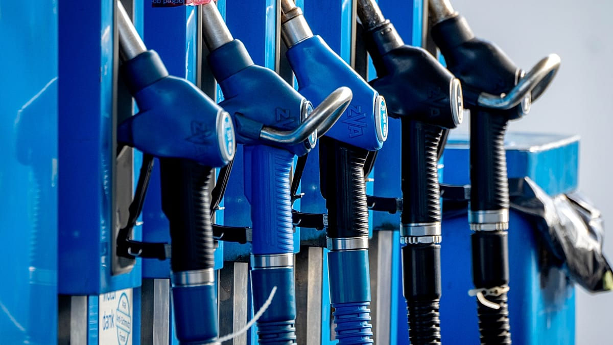 AIE: Mai puține deplasări, zboruri și mai multă muncă de acasă. Lumea se pregătește pentru un șoc petrolier.
