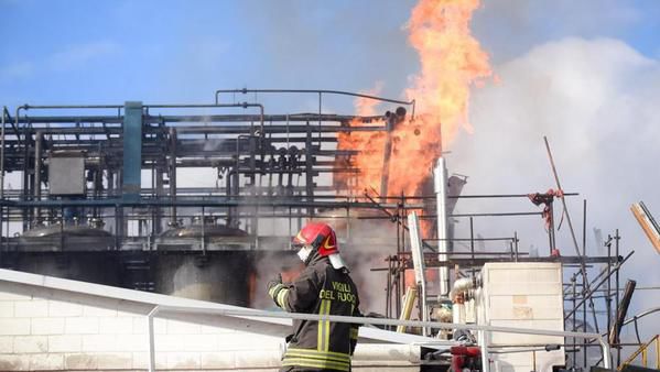Explozie într-o uzină chimică în apropiere de Milano: Zeci de răniţi. Foto: mediafax.ro