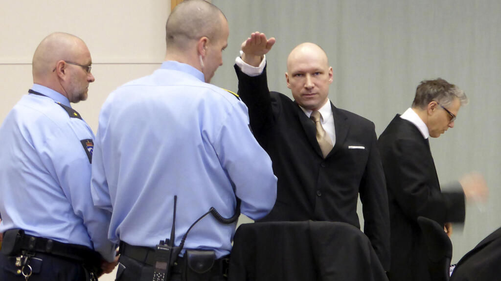 Teroristul Anders Breivik și-a schimbat numele.