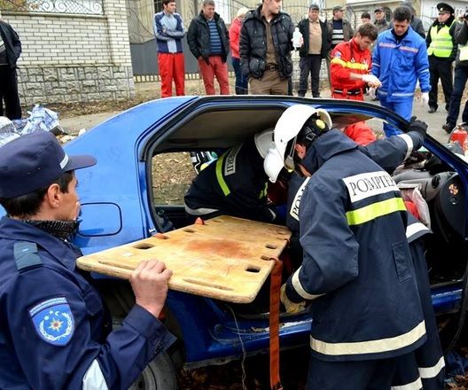 40-летний мужчина погиб в результате того, что автомобиль, за рулём которого  он находился, перевернулся и загорелся.