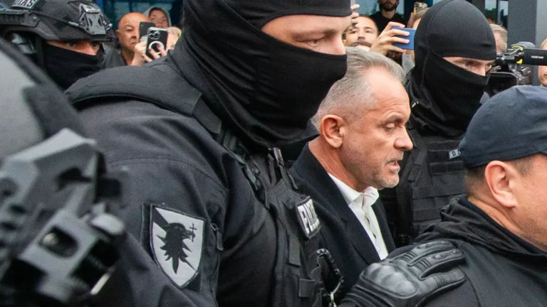 Vlad Plahotniuc rămâne în arest pentru încă 30 de zile.