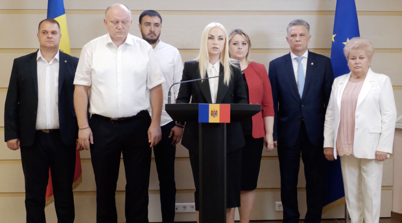 Депутаты от бывшей партии "Шор" требуют отставки Гросу.