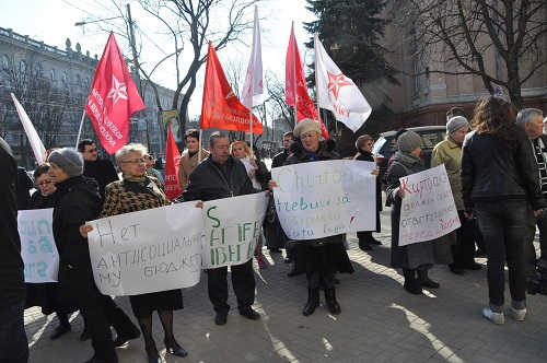 Также группа демонстрантов вновь потребовала отставки примара Дорина Киртоакэ.