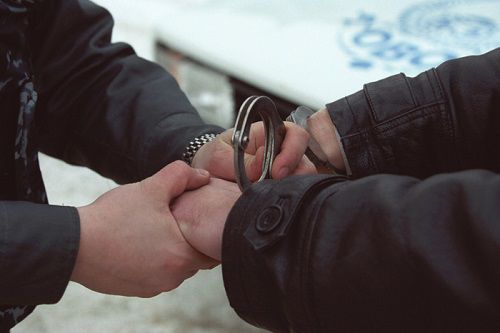 Задержание произошло в ходе проверки документов местными полицейскими.