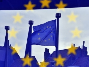 In opinia fostului presedinte francez, "o Europa a pacii nu este o formula lipsita de continut, in contextul in care periferia Uniunii Europene este cuprinsa de flacari".