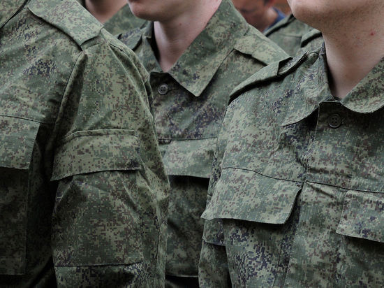 Люди опасаются, что их призовут в российскую армию, чтобы воевать против их страны.