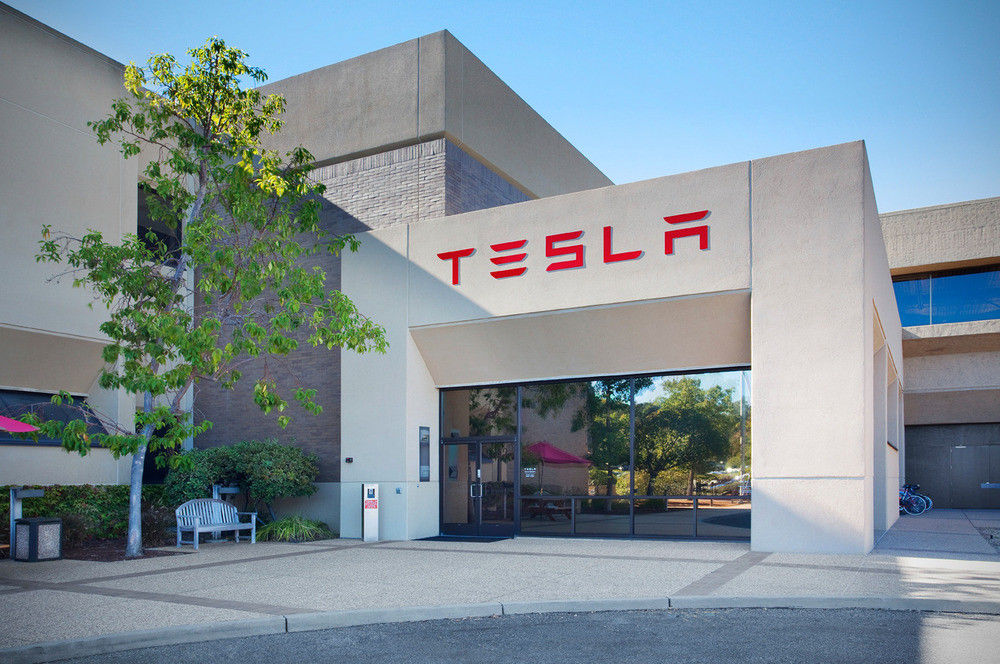 Юристы Tesla считают, что мужчина осознанно хотел нанести ущерб бизнесу компании, так как он не получил повышения по работе. 