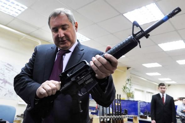 Dmitri Rogozin susține că, în 1992, s-a înrolat voluntar în războiului de pe Nistru pentru a lupta împotriva Republicii Moldova și a „fasciștilor români”.