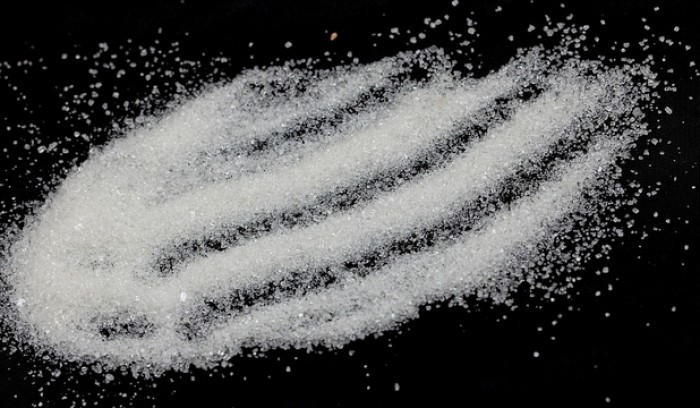 După opinia sa, asta se întâmplă din cauză că zahărul dă dependenţă şi este la fel de greu să se renunţe la el ca şi la fumat.