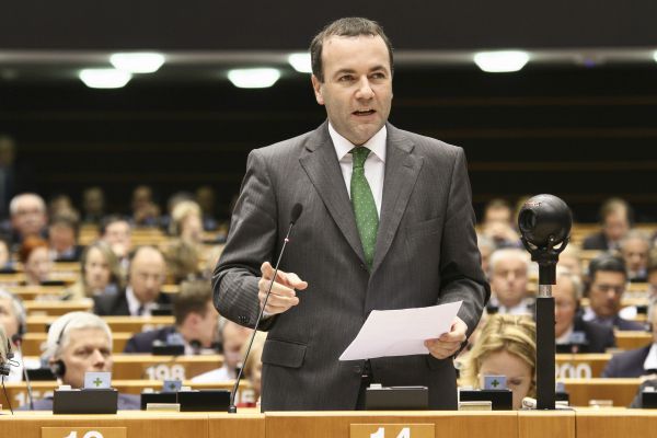 Parlamentul European a propus reguli mai dure pentru finanțarea partidelor care colaborează cu Rusia.  