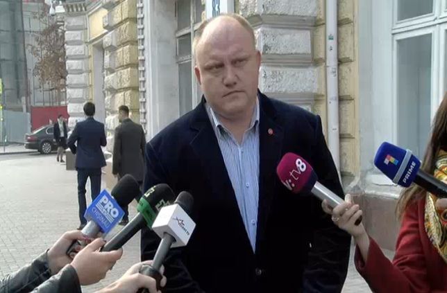 С момента регистрации ПСРМ сможет официально приступить к агитации в пользу отставки Дорина Киртоакэ. Фото: socialistii.md.