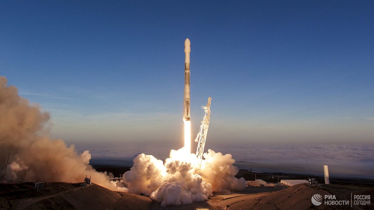 Ракета-носитель Falcon 9 стартовала с космодрома в Калифорнии.