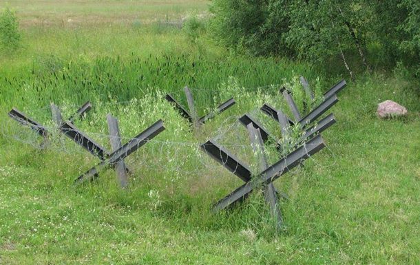 На границе с Крымом поставят противотанковые ежи.