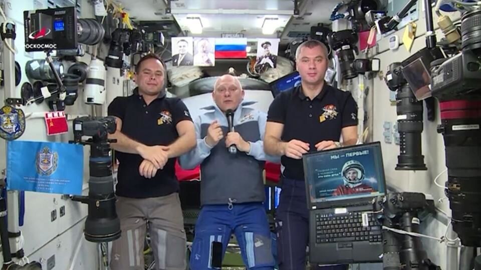 Космонавты с МКС поздравили всех с Днем космонавтики.