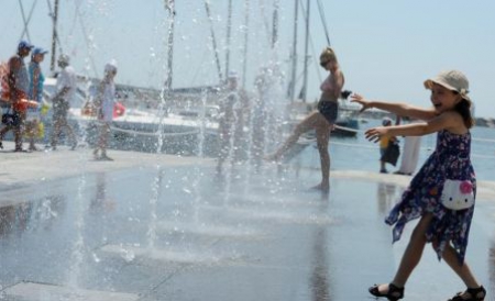  Municipalitatea a pus la dispoziţia publicului săli cu climatizare.