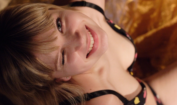 Chiar dacă tenul se reface în cele opt ore de somn, este bine să-i oferim un mic ajutor dacă vrem să arătăm sexy de dimineață. 