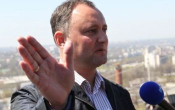 Deputatul socialist, Igor Dodon, face glume cu subtext sexual la adresa colegei sale din Parlament