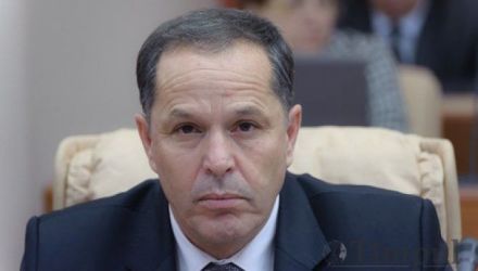 Bașcanul a refuzat să comenteze implicarea lui Alexandr Ghenov în acest caz, dar a precizat că urmăreşte îndeaproape mersul anchetei.