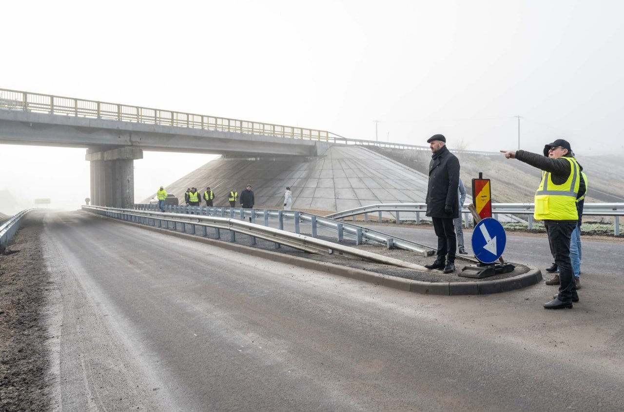 Podul de pe drumul public M3 Chișinău-Giurgiulești din Moldova, deschis pentru circulație.