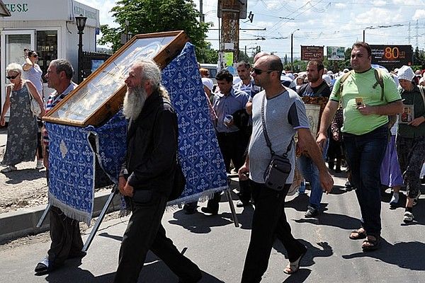 Крестный ход покаяния вокруг Кишинева стартует от деревянной церкви "Покрова Пресвятой Богородицы" у ворот города.