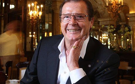 Actorul Roger Moore, care l-a interpretat pe faimosul spion James Bond, a murit. 