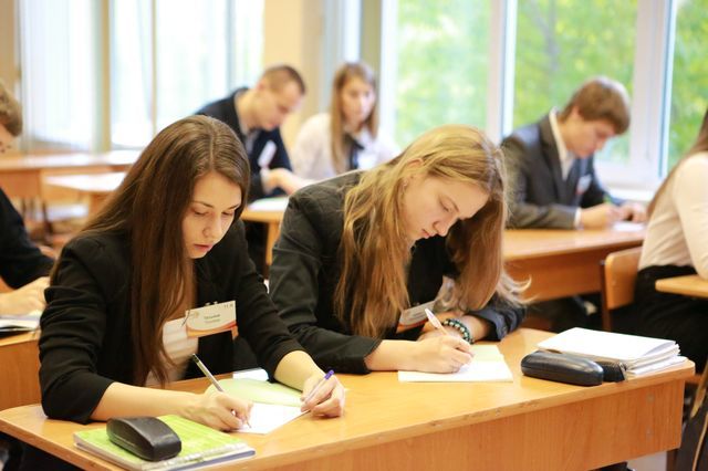 Всего в этом году заканчивают 9-й класс 30115 человек.