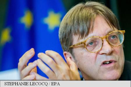 Premierul May trebuie "să facă față" propriului guvern pentru a achita factura. Foto: EPA