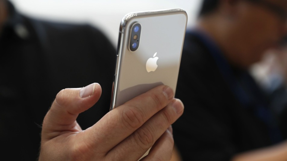 Сотрудник Google показал, как Apple потворствует слежке за владельцами iPhone.