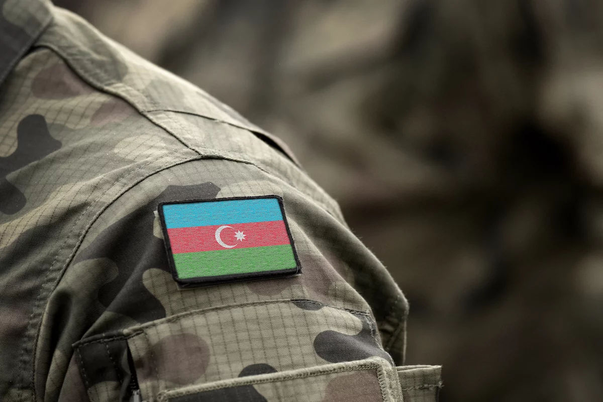 Азербайджан объявил о гибели 50 военнослужащих в боях на границе с Арменией.