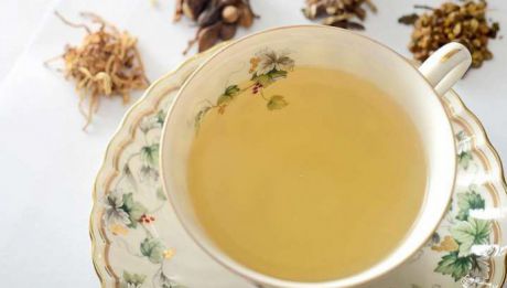 Un ceainic plin ochi cu ceai Da Hong Pao costă 10.000 de dolari. Foto: realitatea.net