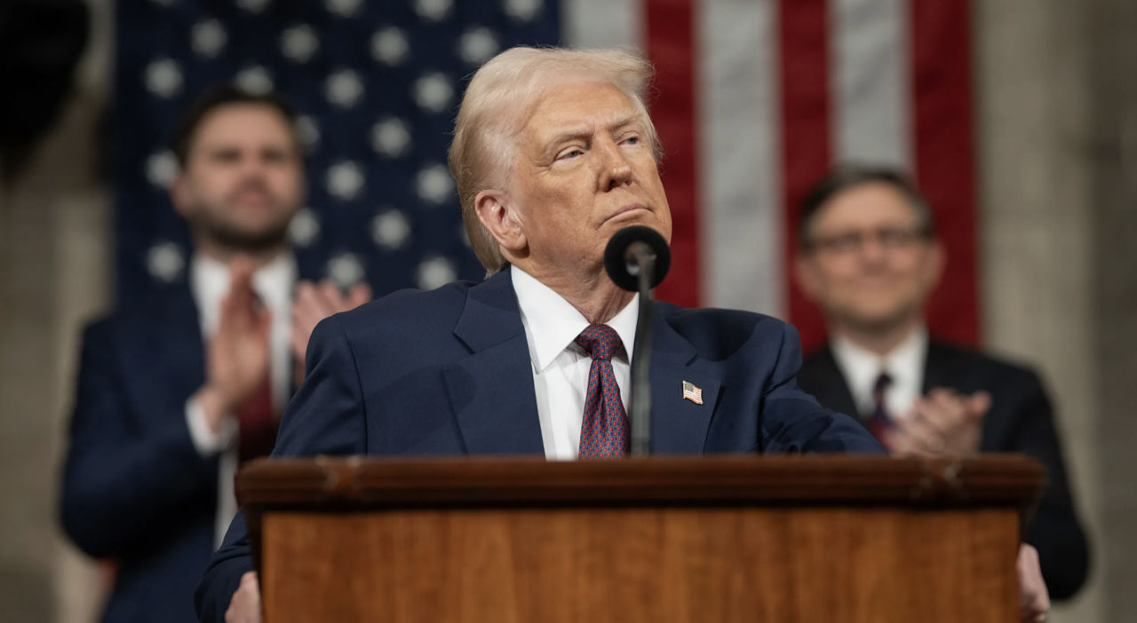 Трамп объявил о блокаде Ормузского пролива силами США.