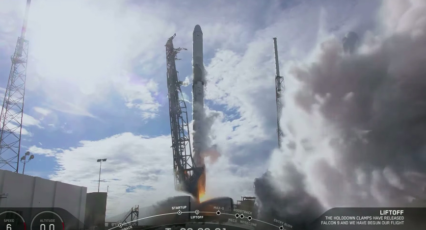 Ракета-носитель Falcon 9 с грузовым кораблем Dragon 26 июля стартовала с космодрома на мысе Канаверал в США. 