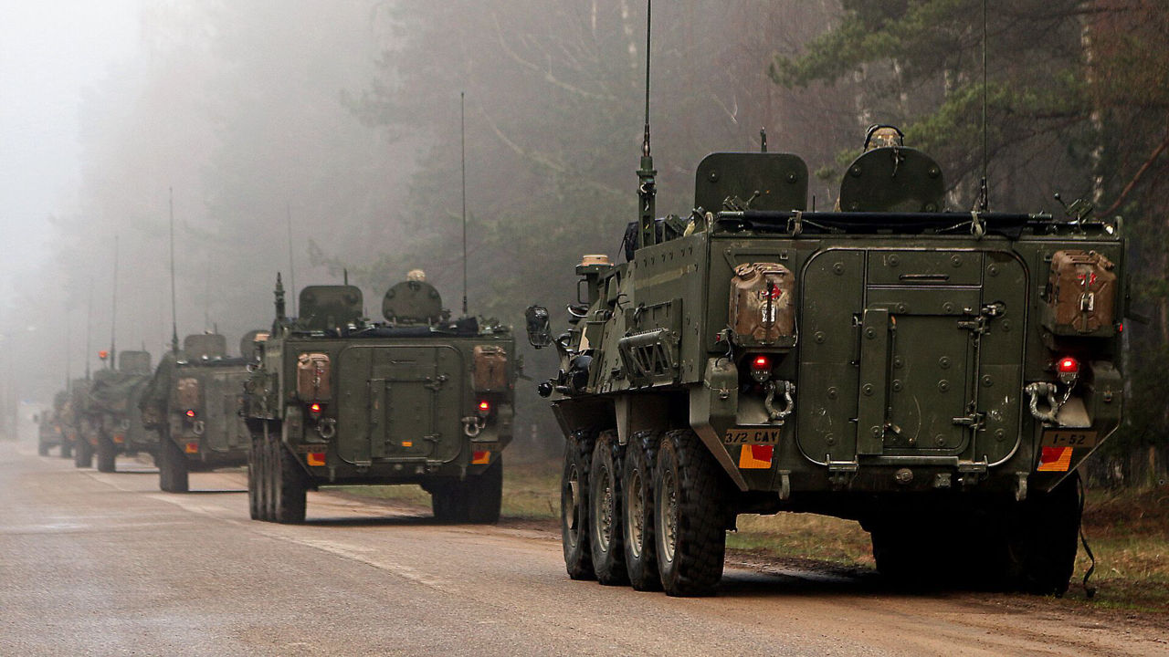 США рассматривают возможность отправки боевых бронированных машин Stryker на Украину.