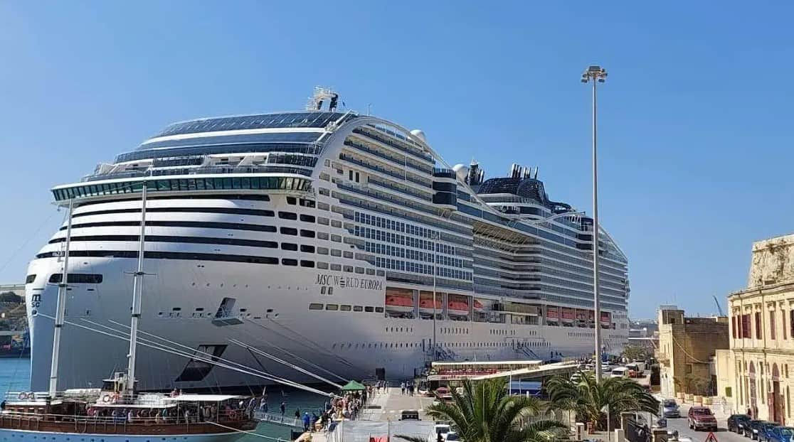 Cannes va interzice navele de croazieră cu peste 1.000 de pasageri.