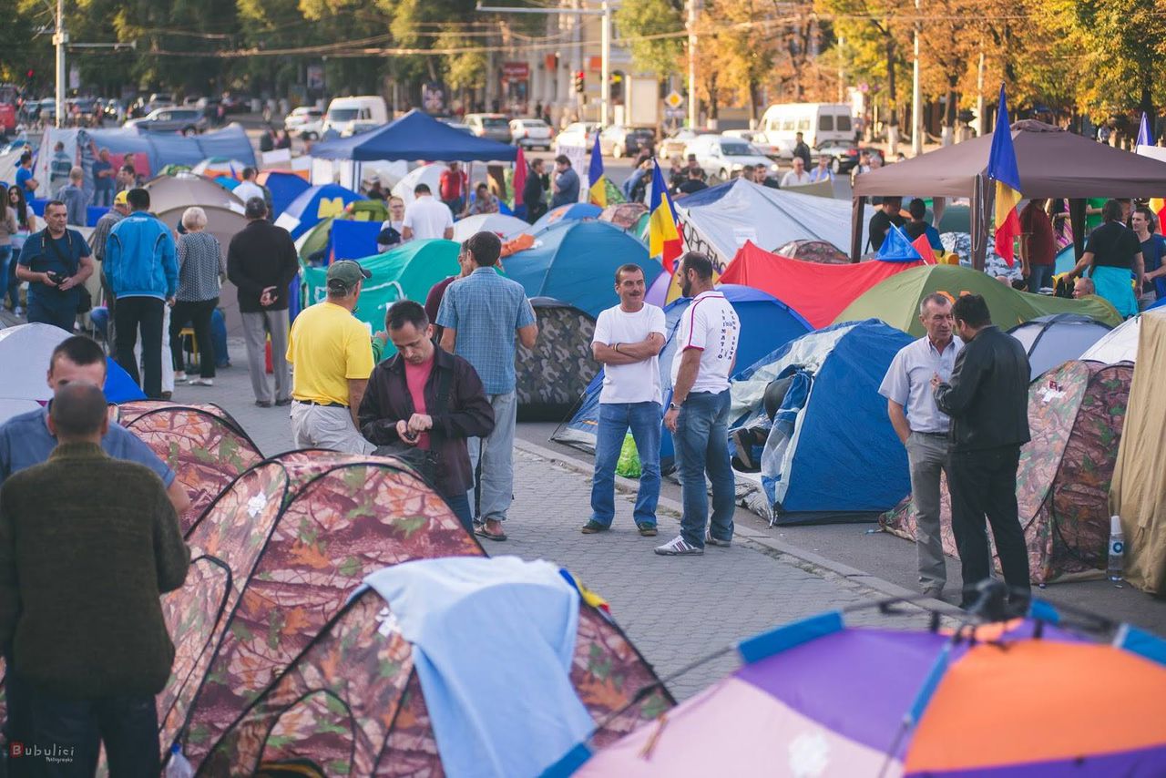 Участники акций намерены добиваться своих требований, в том числе отставки властей. Фото: Dinu Bubulici