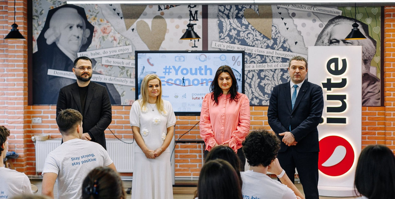 Один год #YouthEconomy: программа, которая готовит смарт-поколение к бизнесу