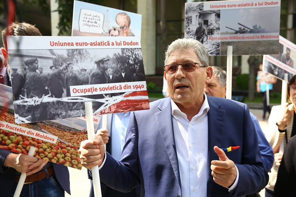 Гимпу с соратниками провел протест у здания президентской администрации.