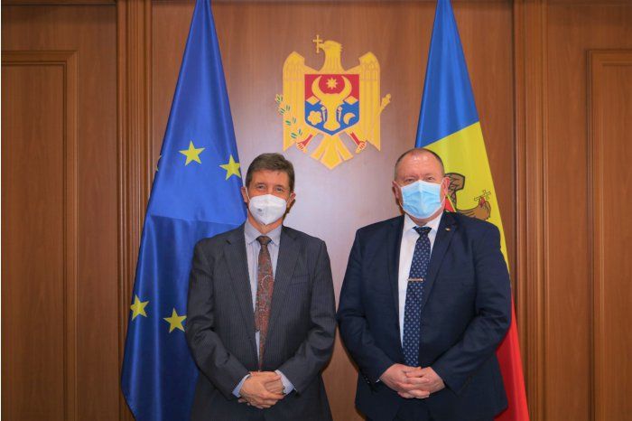 Глава МИДЕИ встретился с британским послом.