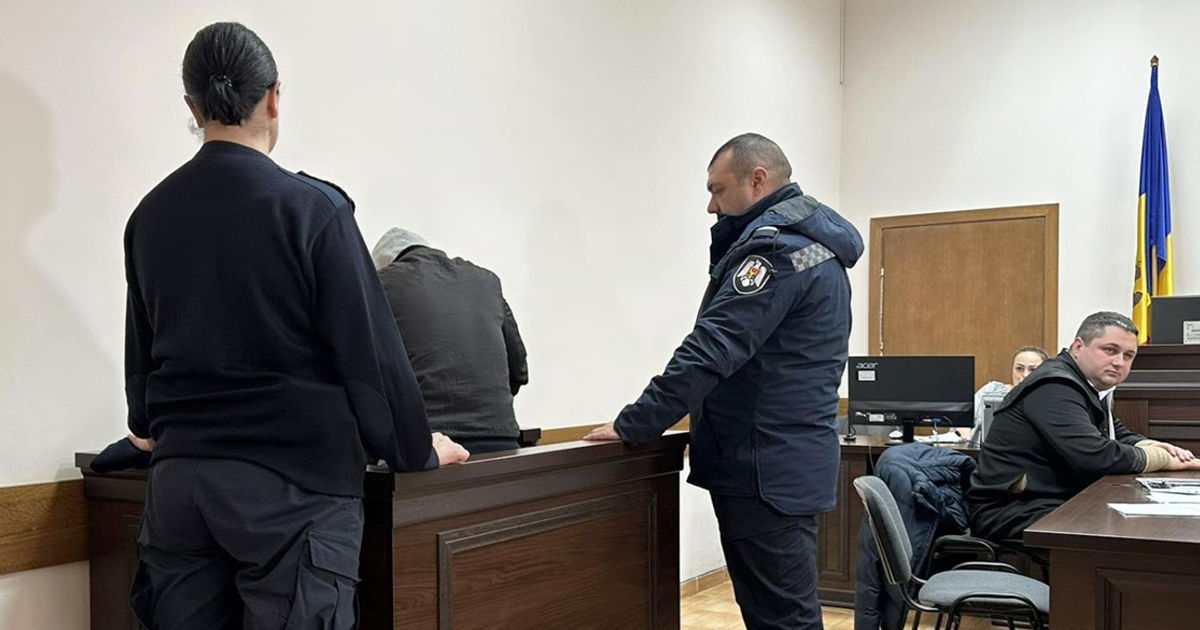 Отчима девочки, родившей ребенка в 11 лет, поместили под арест на 30 суток.