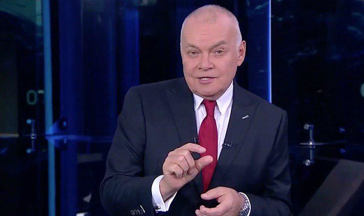Телеведущий Дмитрий Киселев предложил сузить диапазон свободы слова в России. 