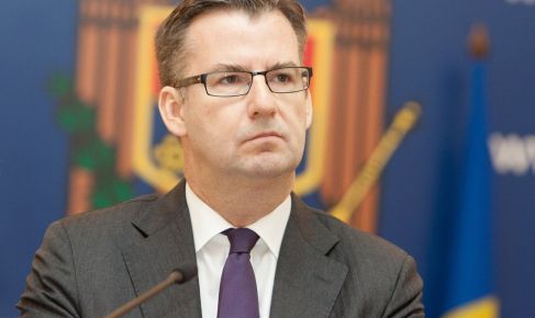 Борьба с коррупцией застопорилась в Молдове, заметил глава делегации Евросоюза в РМ Дирк Шюбель. 