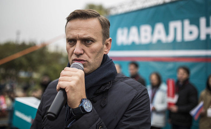 Навальный объявил о намерении участвовать в выборах зимой 2016 года. 