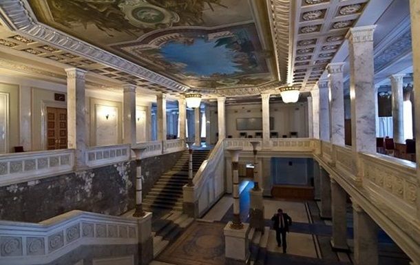 Для экскурсий в Раду теперь надо указывать свое гражданство.