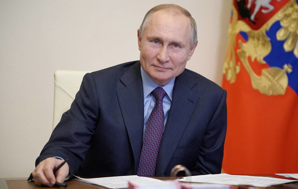 Путин сделал прививку от коронавируса.