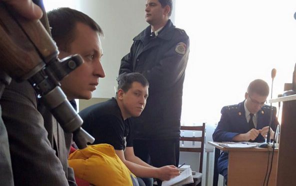Cудебное заседание было созвано срочно.