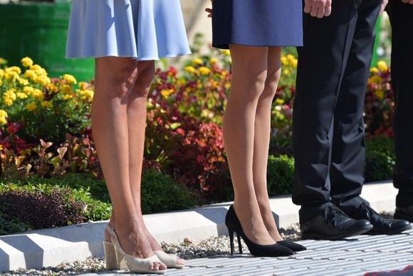 Brigitte Macron a mutat războiul minijupelor în Bulgaria. A avut concurență. Foto: click.ro