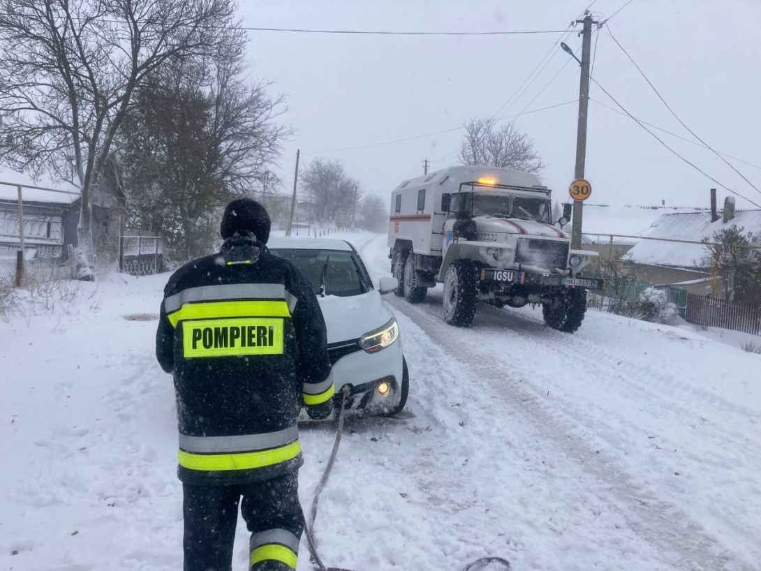 IGSU avertizează șoferii cu privire la condițiile meteorologice dificile și riscul de polei pe drumuri.