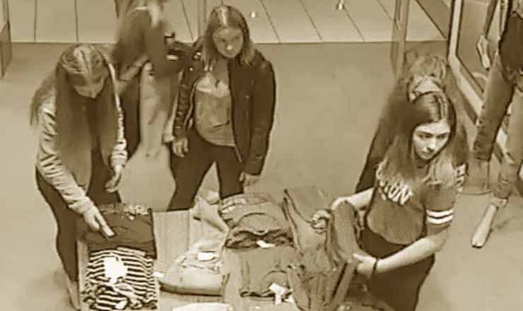 В Кишиневе девушки украли одежду из бутика.